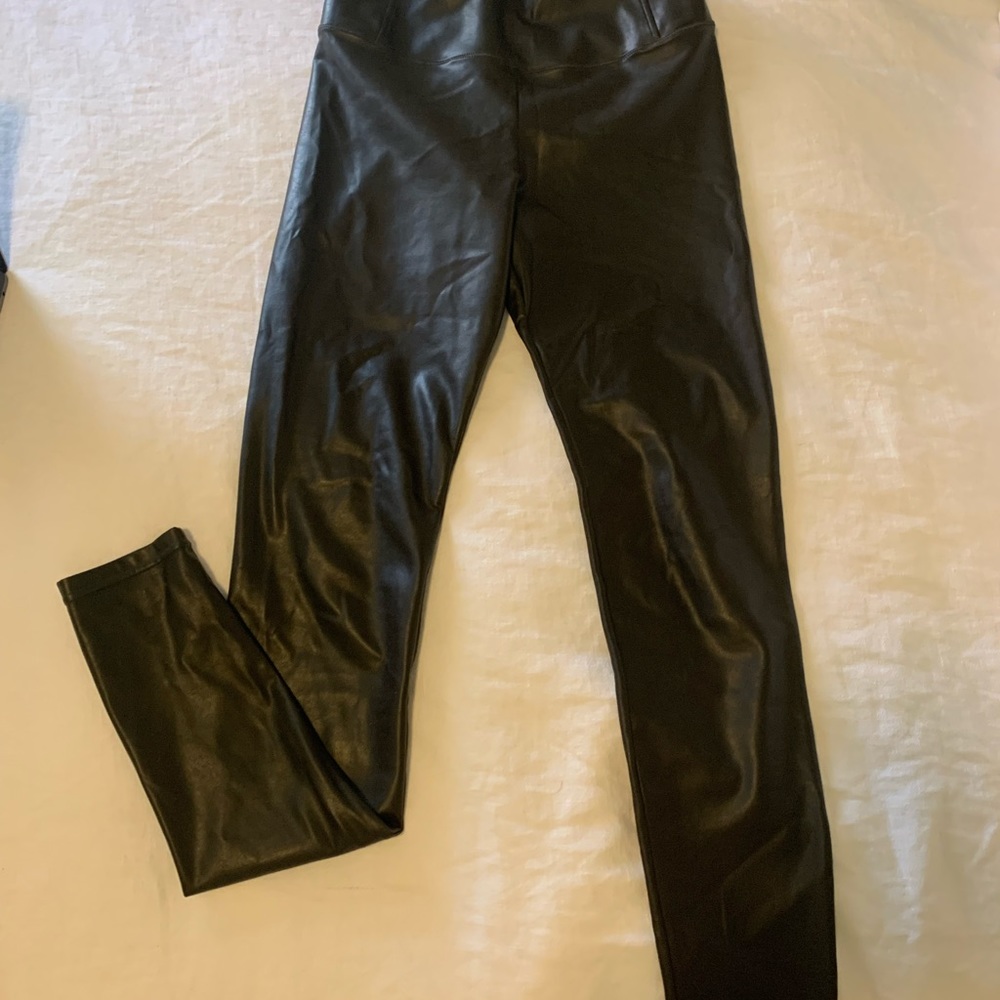 Wilfred Aritzia faux leather Daria leggings
